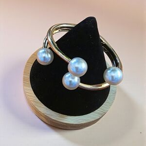 Gold and Pearl Women's Bracelet